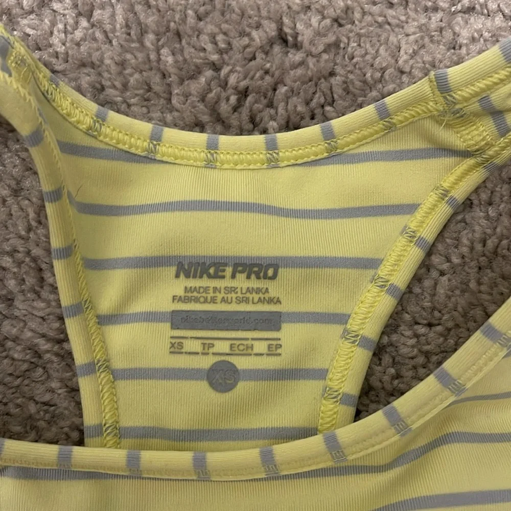 Womens XS Sports bra